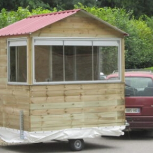 CABINA DE MADERA DEL JURADO MÓVIL