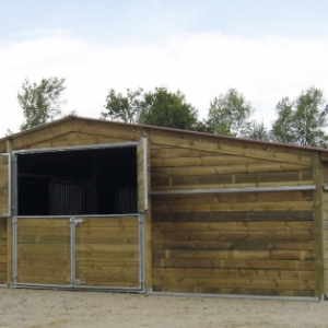 NAVE DE MADERA PARA CABALLOS CHALET