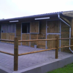 BOXES DE MADERA PARA CABALLOS COTTAGE
