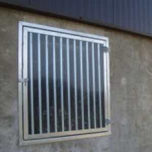 VENTANA DE ABERTURA EN ACRÍLICO
