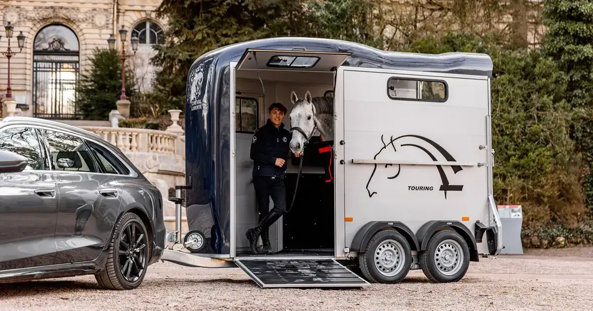 REMOLQUE PARA 1 CABALLO CHEVAL LIBERTÉ GOLD TOURING ONE